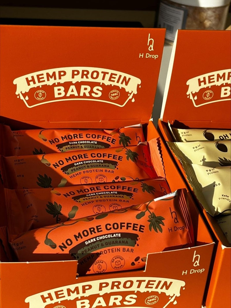 No More Coffee - kanepi proteiinibatoonid maapähkli ja guaraanaga tumedas šokolaadis (12 tk. karp) H Drop Eesti